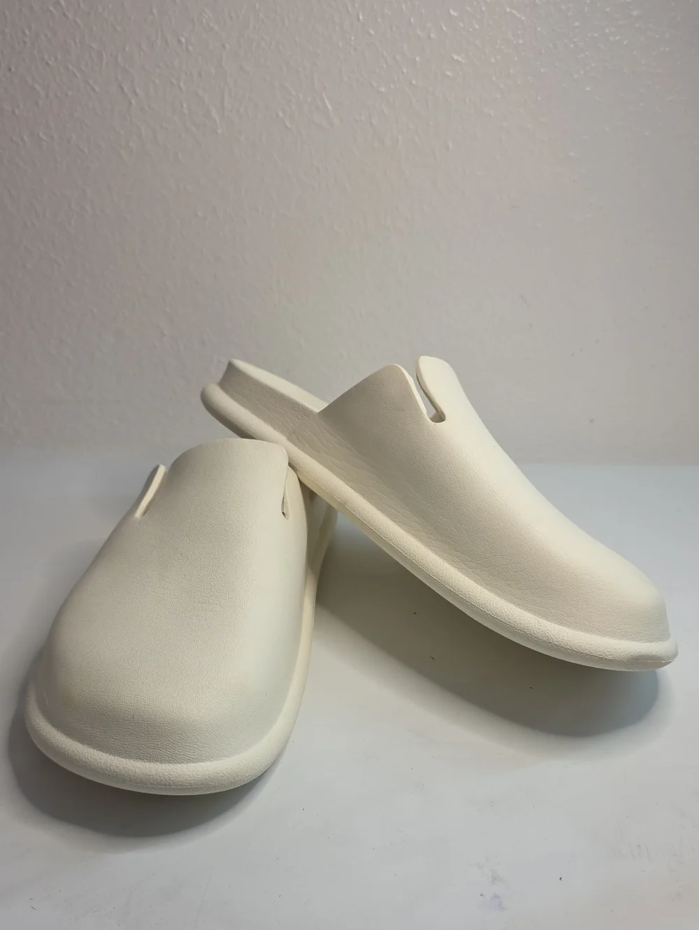 URBAN OUTFITTERS MOLDED EVA CLOGS MULES WHITE MENS 11 COMFORTABLE